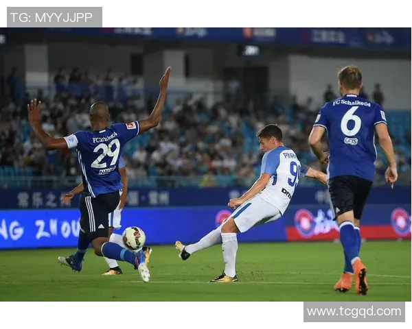 汉堡客场不敌沙尔克04，遭遇失利颓势难挽回