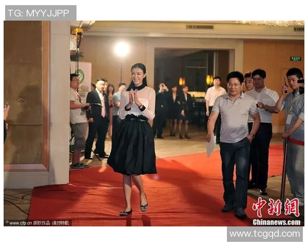 马布里携手妻子在北京参与公益活动,为社会公益事业贡献力量 马布里携手妻子在北京参与公益活动,为社会公益事业贡献力量