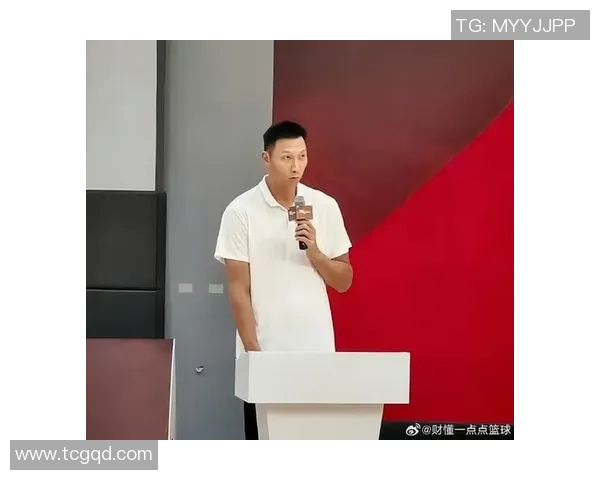 易建联助力球队夺冠，获得总冠军奖杯