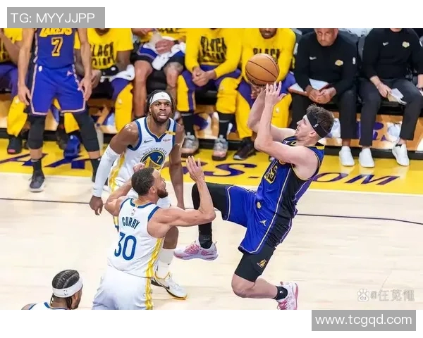 湖人不敌掘金,场上表现难称出色——赛场风云的深度剖析 湖人不敌掘金,场上表现难称出色——赛场风云的深度剖析